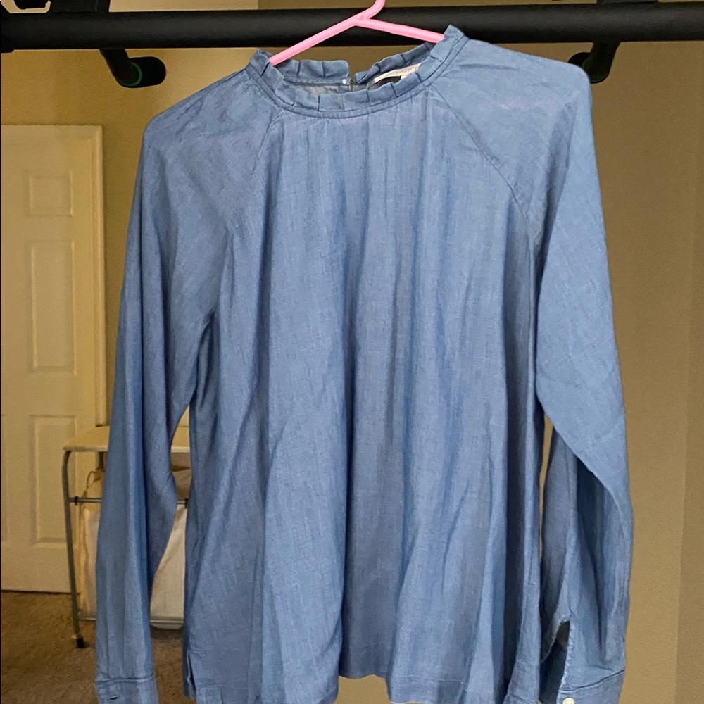 LOFT chambray Blue pleated on Neck Long Sleeve Blouse Medium‎